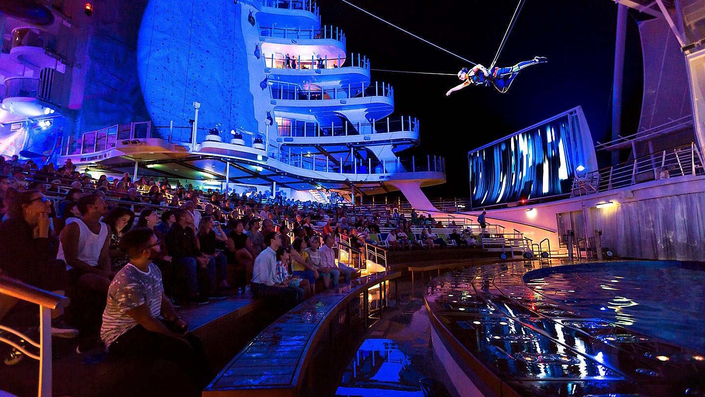 The Fine Line en el AquaTheater del Harmony of the Seas