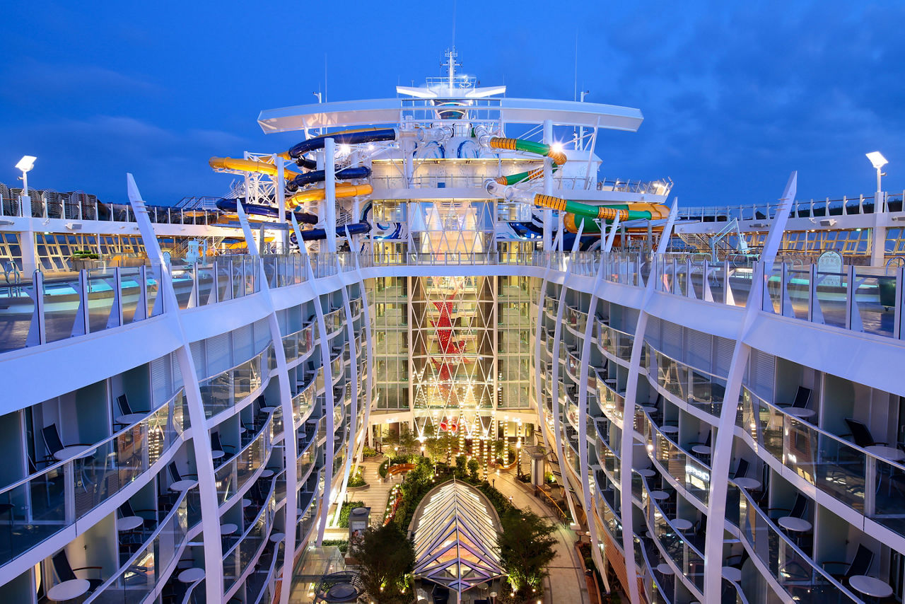 Central Park del Harmony of the Seas iluminado por la noche