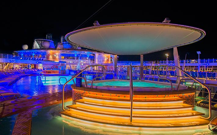 Foto oficial de Royal Caribbean relacionada con Solarium