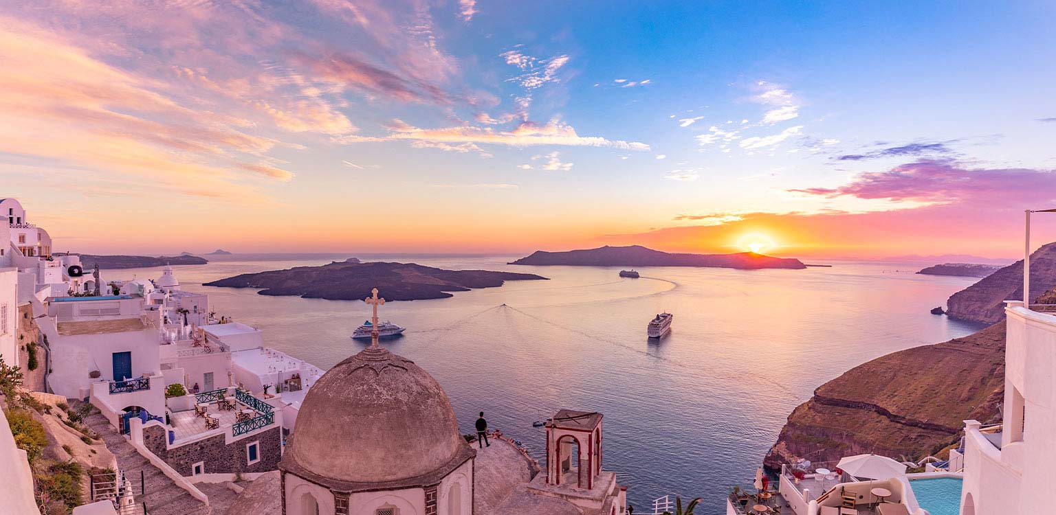 Cruceros frente a Santorini, imagen oficial de Intermundial